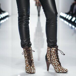 DONALD A PLINER Animal Print Calf Hair Leather Heeled Ankle Boots Laces Zipper 6